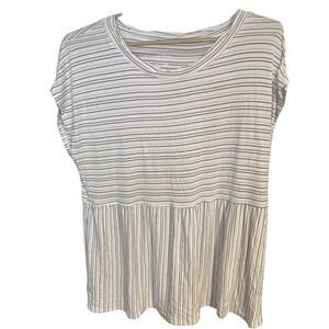 3/$25 🤗 Grace and Lace top. Horizontal and vertical stripes. Sz M